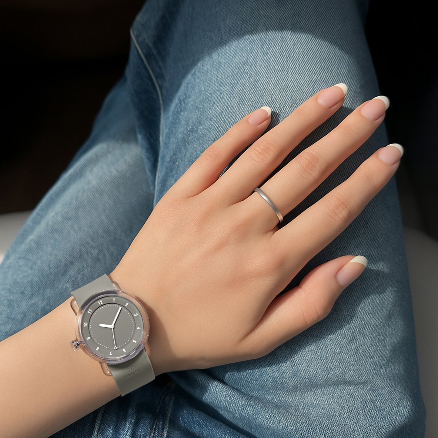 No.3 TR90 38mm Gris / Bracelet Silicone Gris/boucle transparente