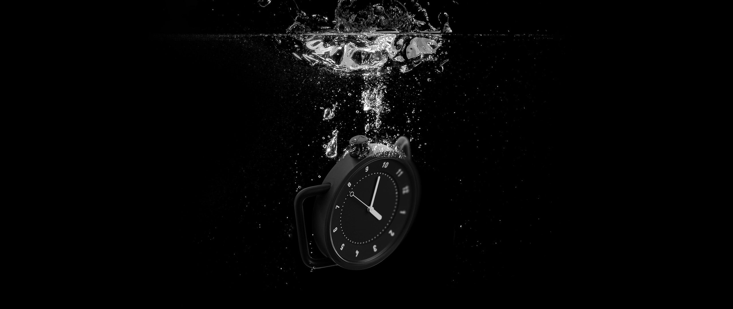 TID No.1 watch underwater showing water resistance